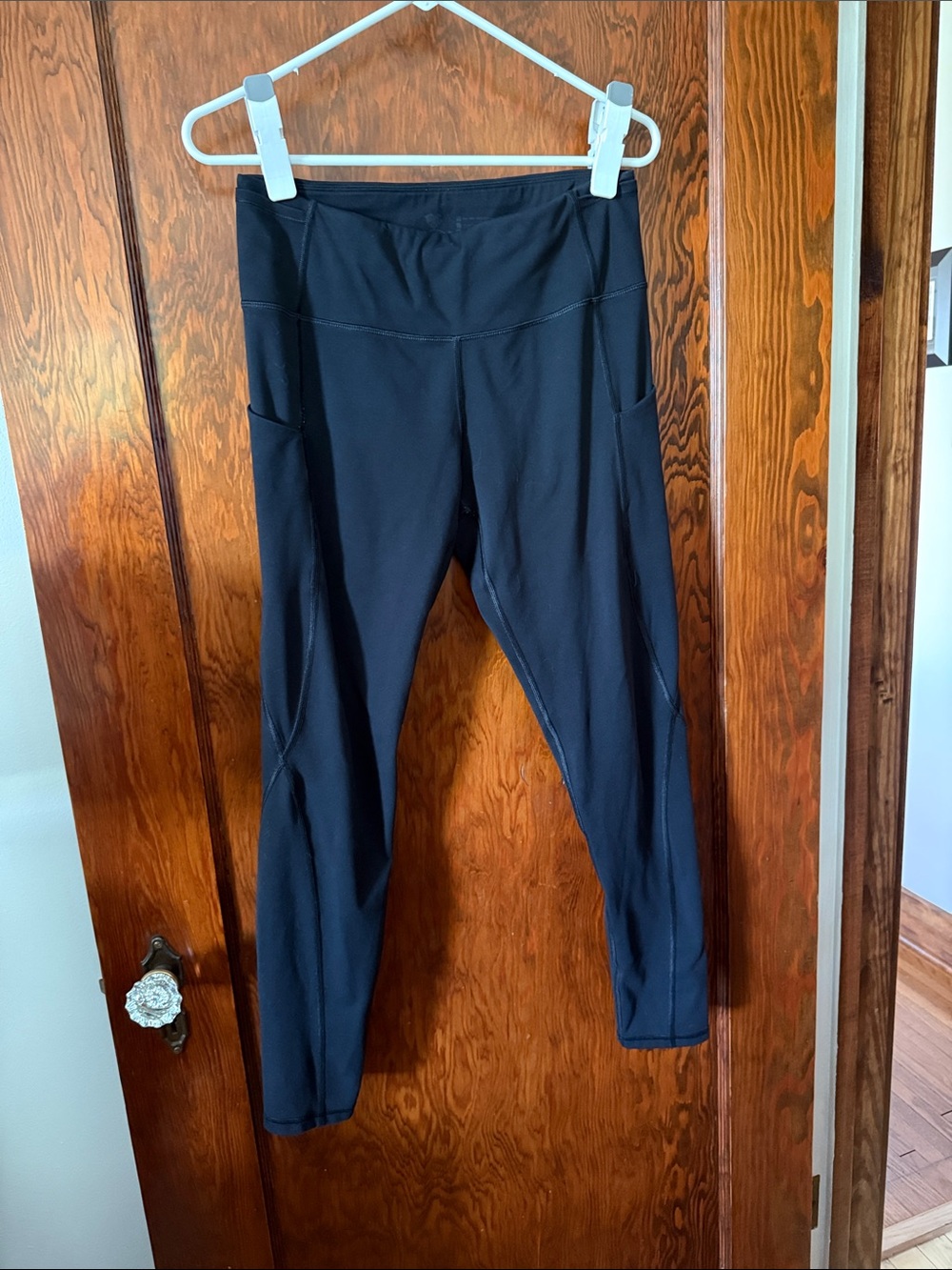 Black High-Waist Active Leggings with Side Pockets